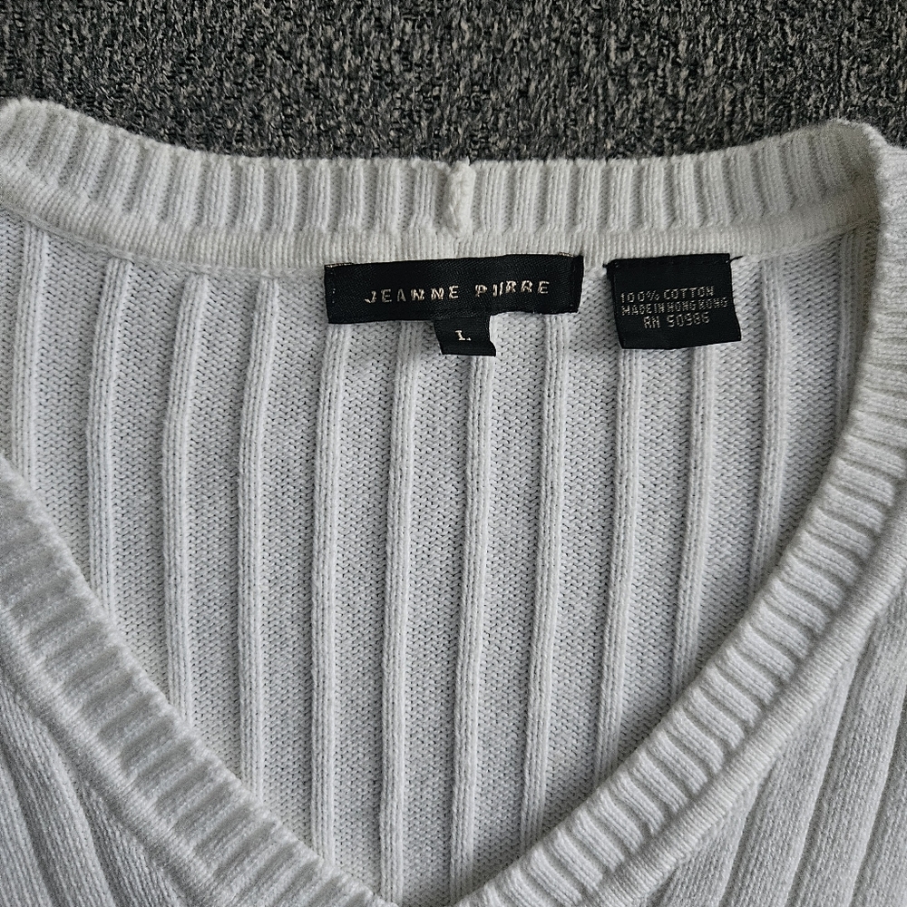Cotton Cable Knit V-Neck Sweater - Picture 4 of 7